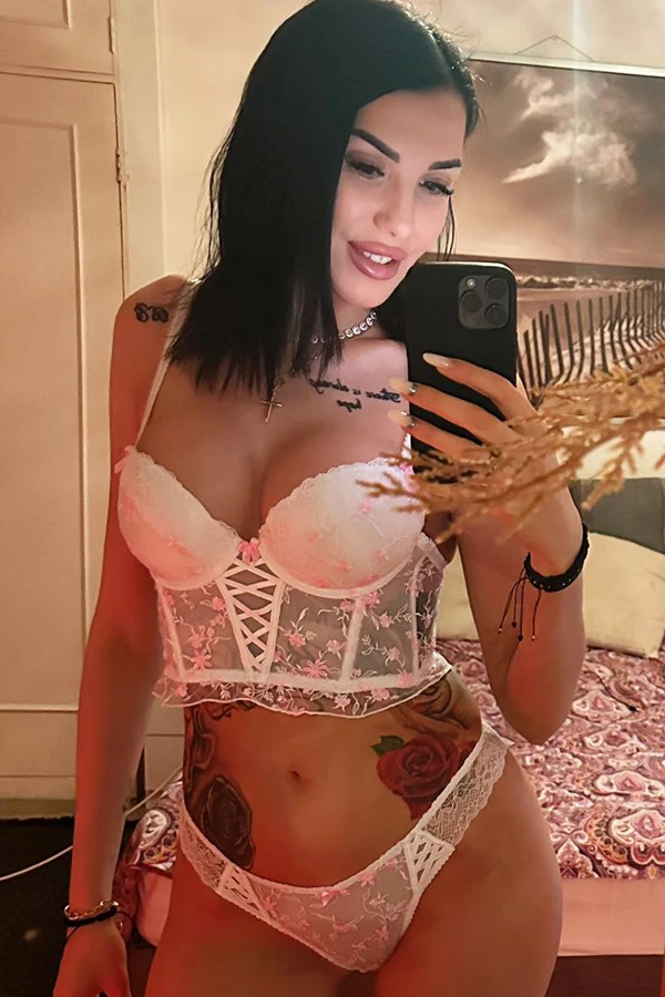 ⨈ 9958560360 ⨈ Indirapuram Call Girls near Royal PARK Hotel, Ghaziabad Escorts Service